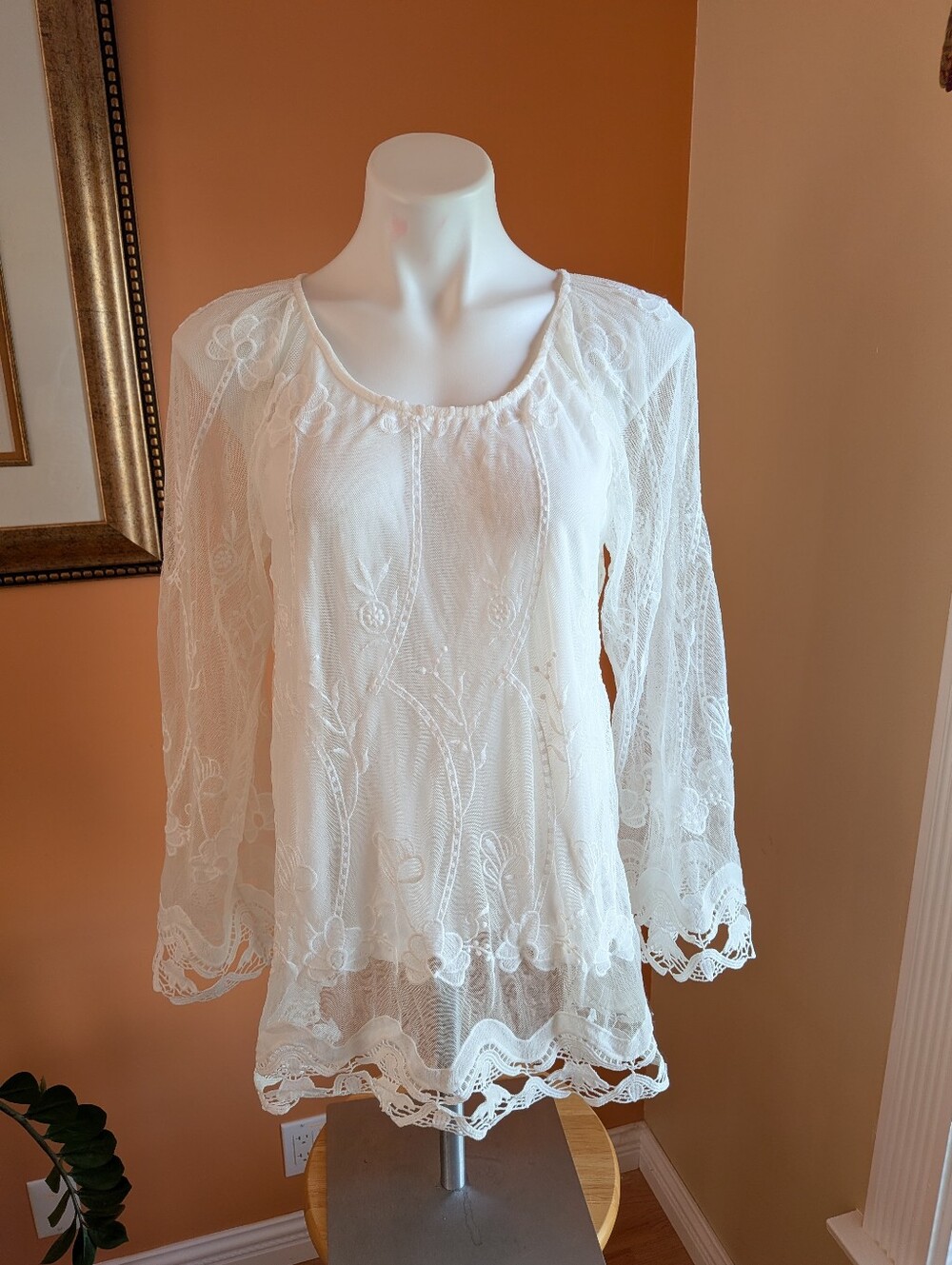 Ultra Pink Elegant White Lace Long-Sleeve Women’s Top Size M